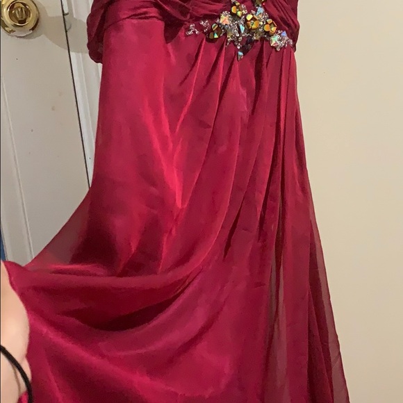 Dress only worn once! Good as new. No damages. - Picture 4 of 4